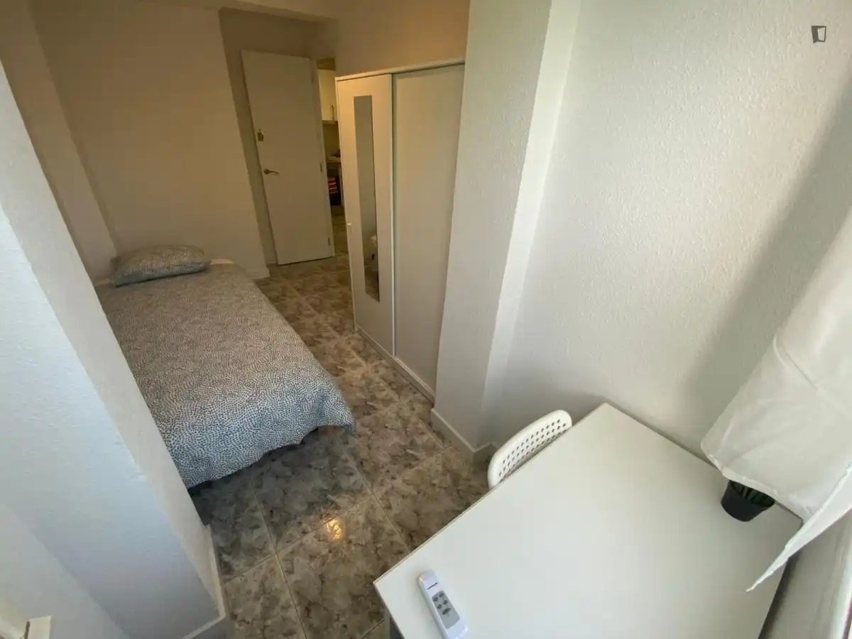 Room in Los Rosales