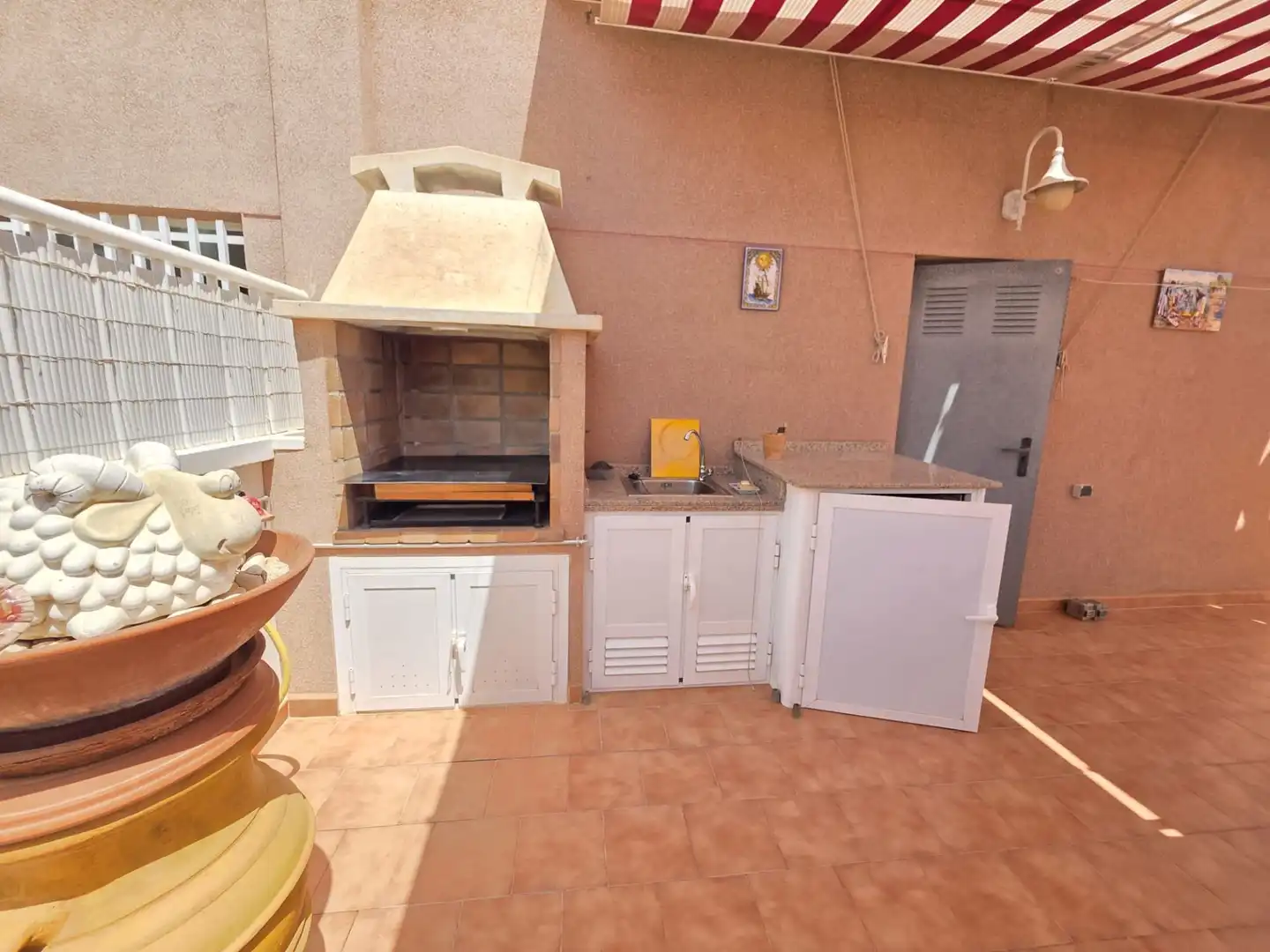Küche von Dachboden zum Verkauf in Santa Pola mit Klimaanlage, Terrasse und Abstellraum