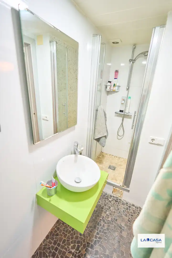 Badezimmer von Wohnung zum Verkauf in Barcelona mit Terrasse und Balkon