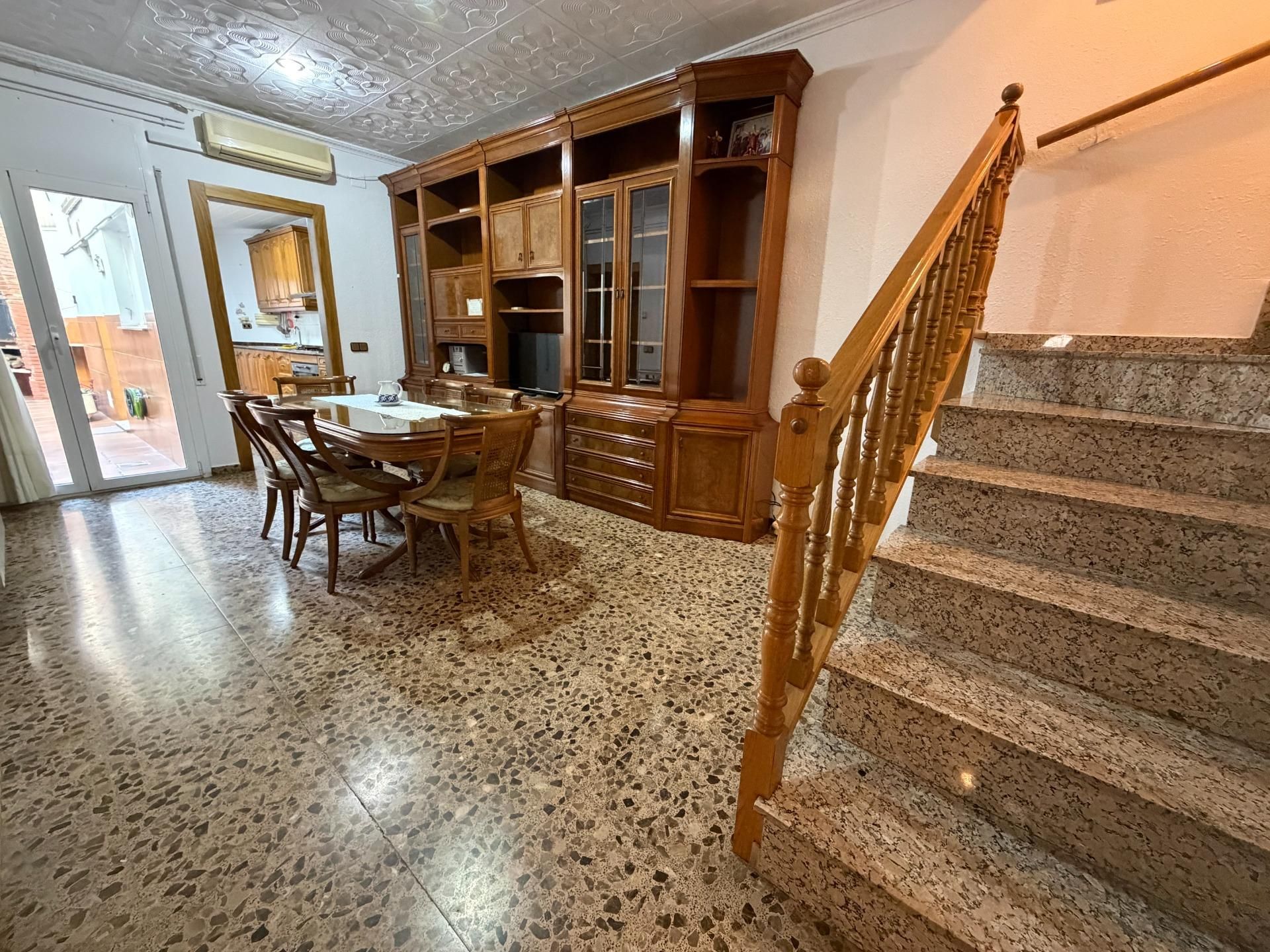 Menjador de Casa adosada en venda en Sabadell amb Calefacció i Jardí privat