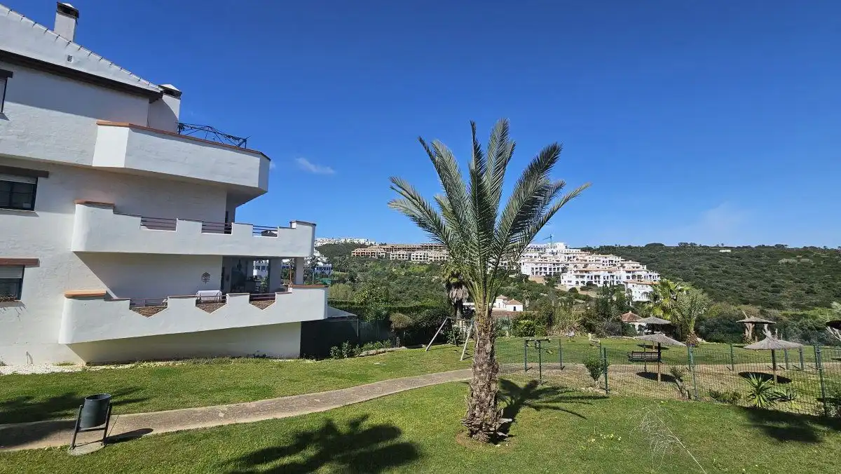 Garten von Wohnungen zum Verkauf in La Alcaidesa mit Klimaanlage, Heizung und Terrasse