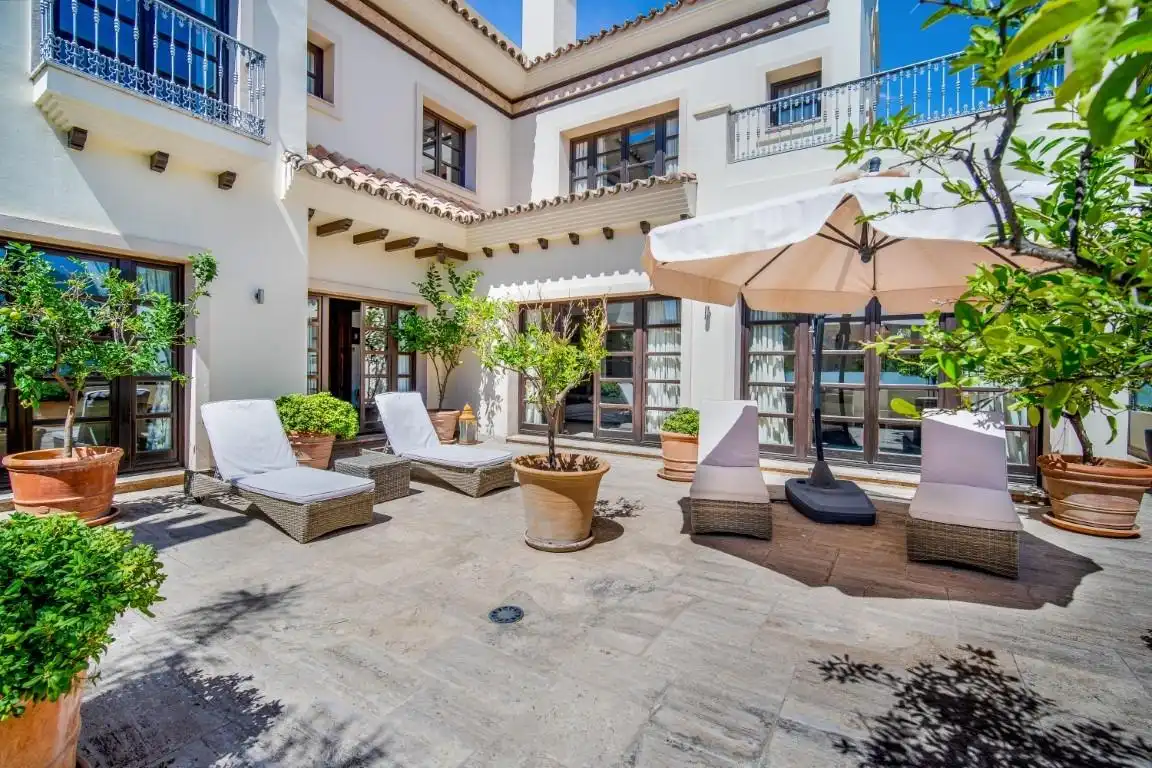 Chalet con piscina en venta en La Quinta, imagen 2