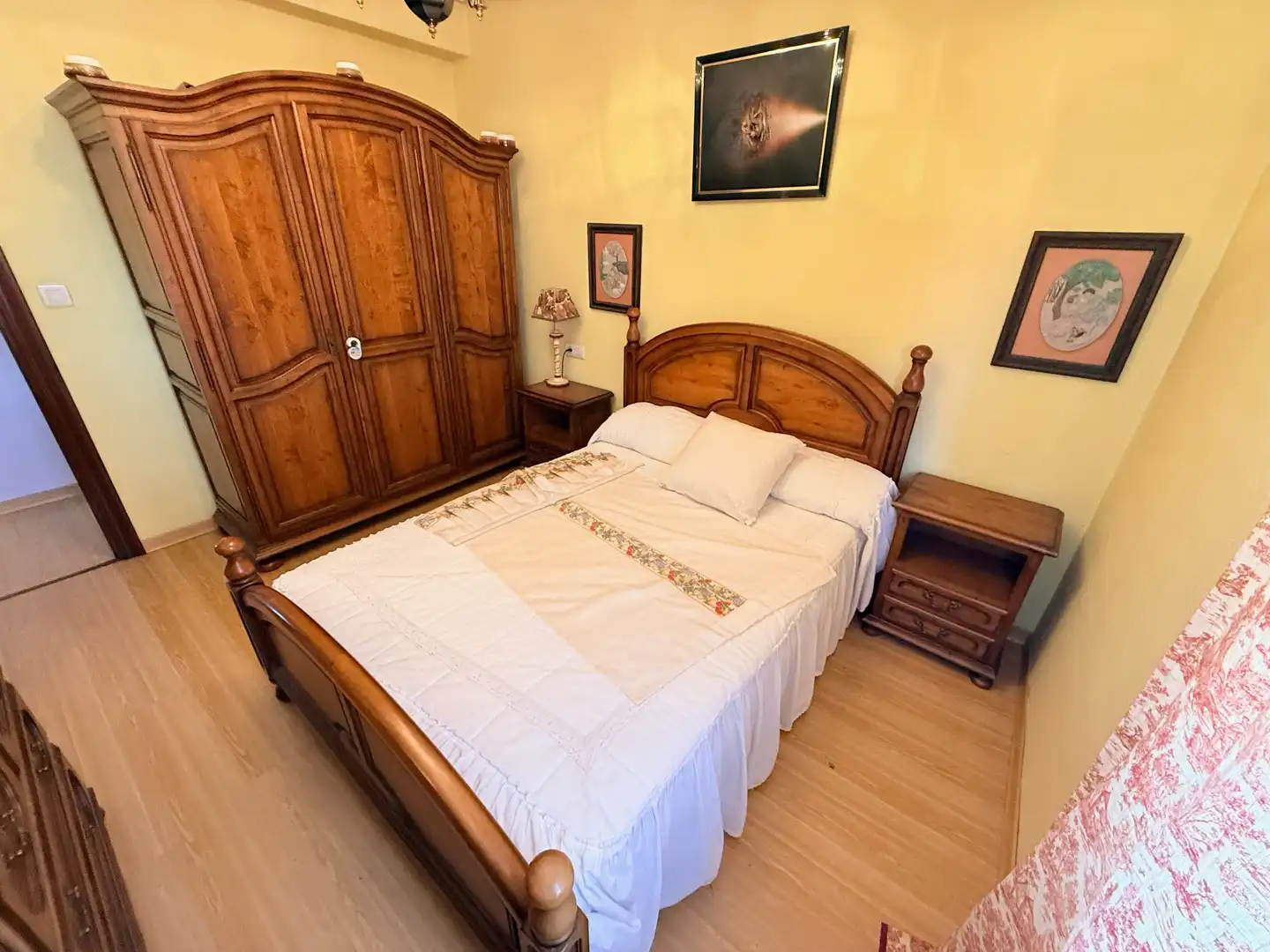 Dormitori de Apartament de lloguer en León Capital  amb Calefacció, Moblat i Forn