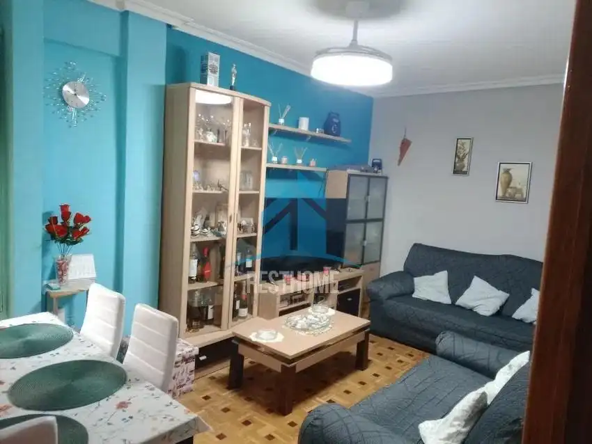 Sala d'estar de Pis en venda en  Madrid Capital amb Calefacció i Parquet