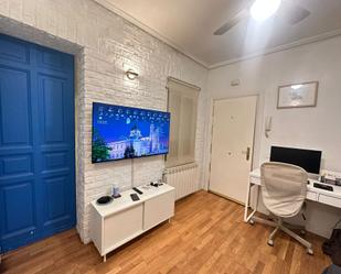 Living room of Flat for sale in  Madrid Capital