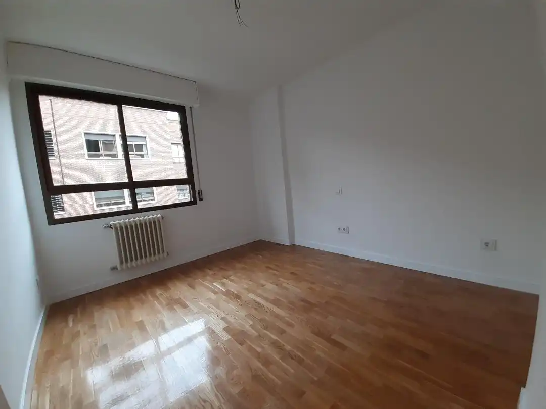 Bedroom of Flat for rent in Pozuelo de Alarcón  with Air Conditioner, Heating and Parquet flooring