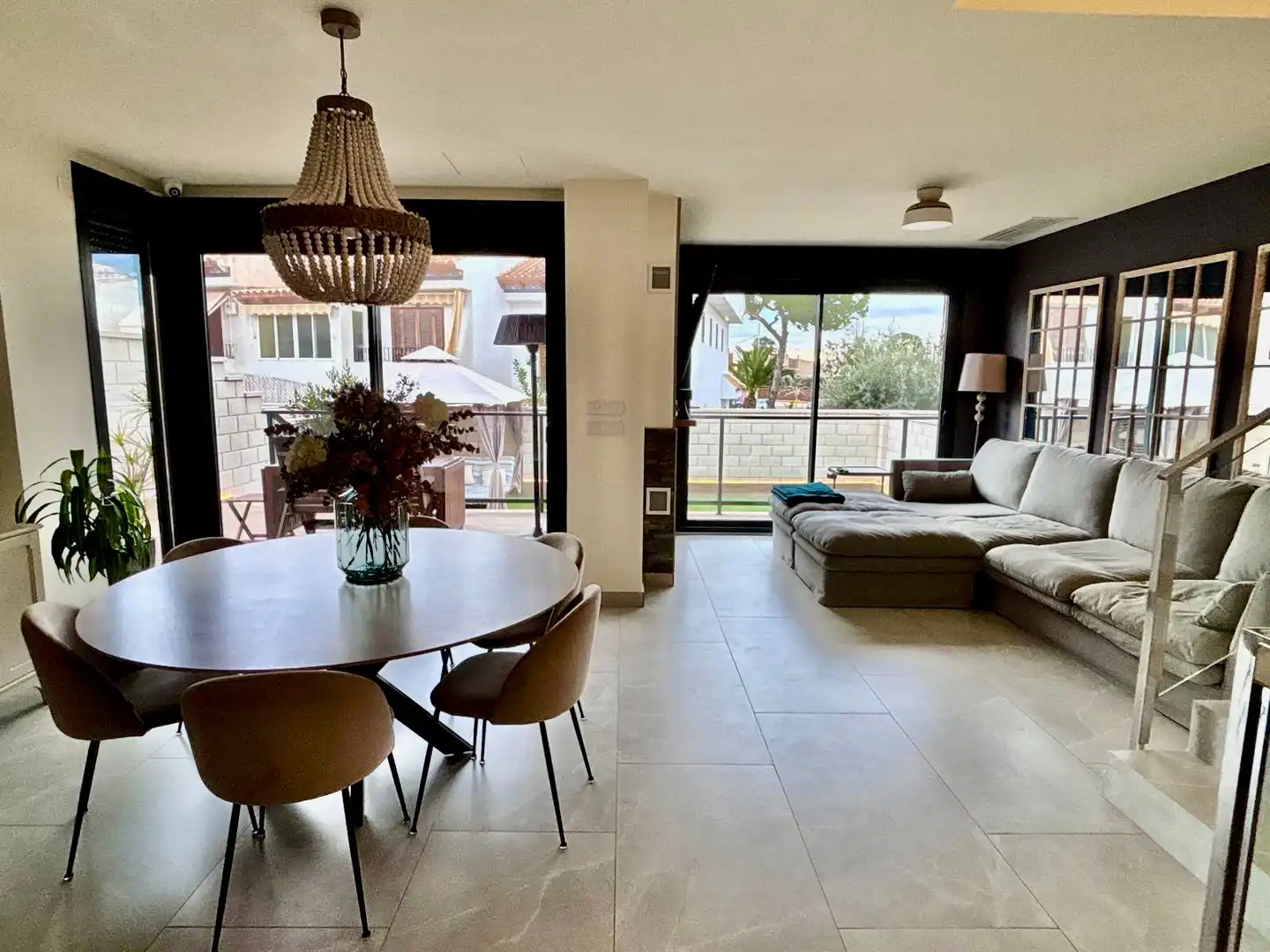 Sala d'estar de Casa o xalet en venda en Sant Joan d'Alacant amb Aire condicionat, Jardí privat i Terrassa