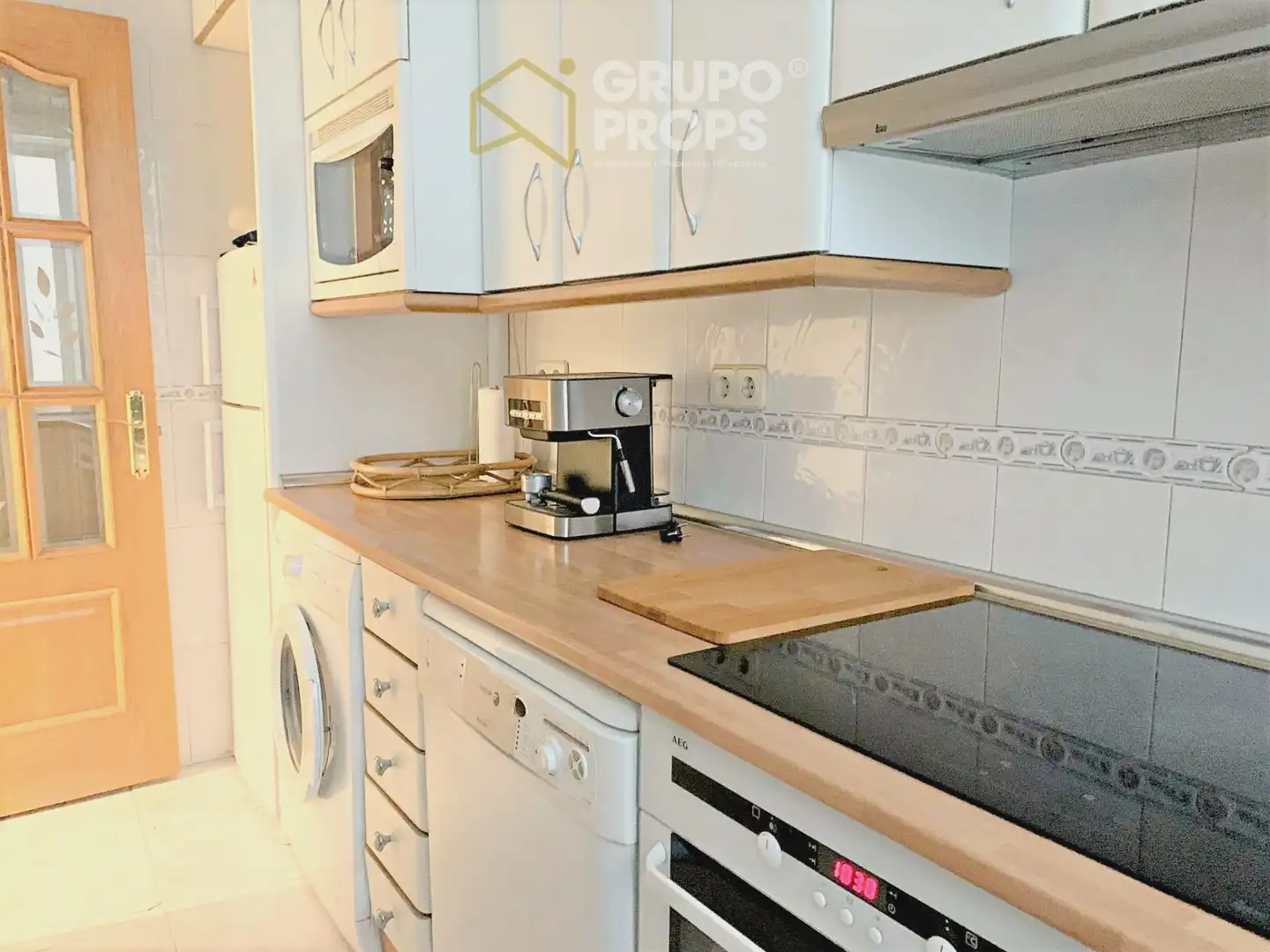 Cuina de Pis de lloguer en Madrid amb Calefacció i Moblat