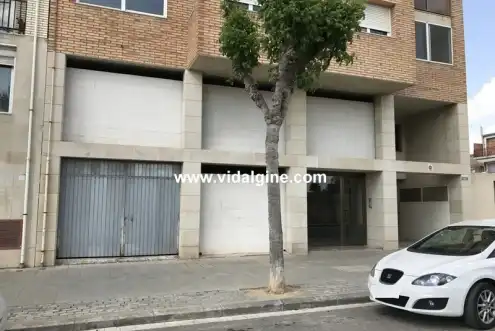 Local comercial en venda a Carrer de les Franqueses 63