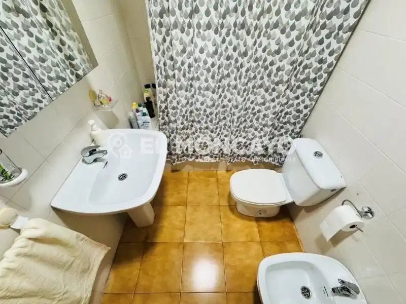Baño de Apartamento en venta en Torrevieja con Aire acondicionado, Calefacción y Trastero
