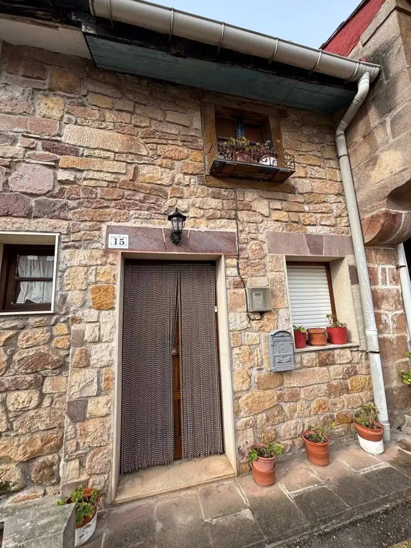 Vista exterior de Casa adosada en venta en Cartes con Jardín privado y Amueblado
