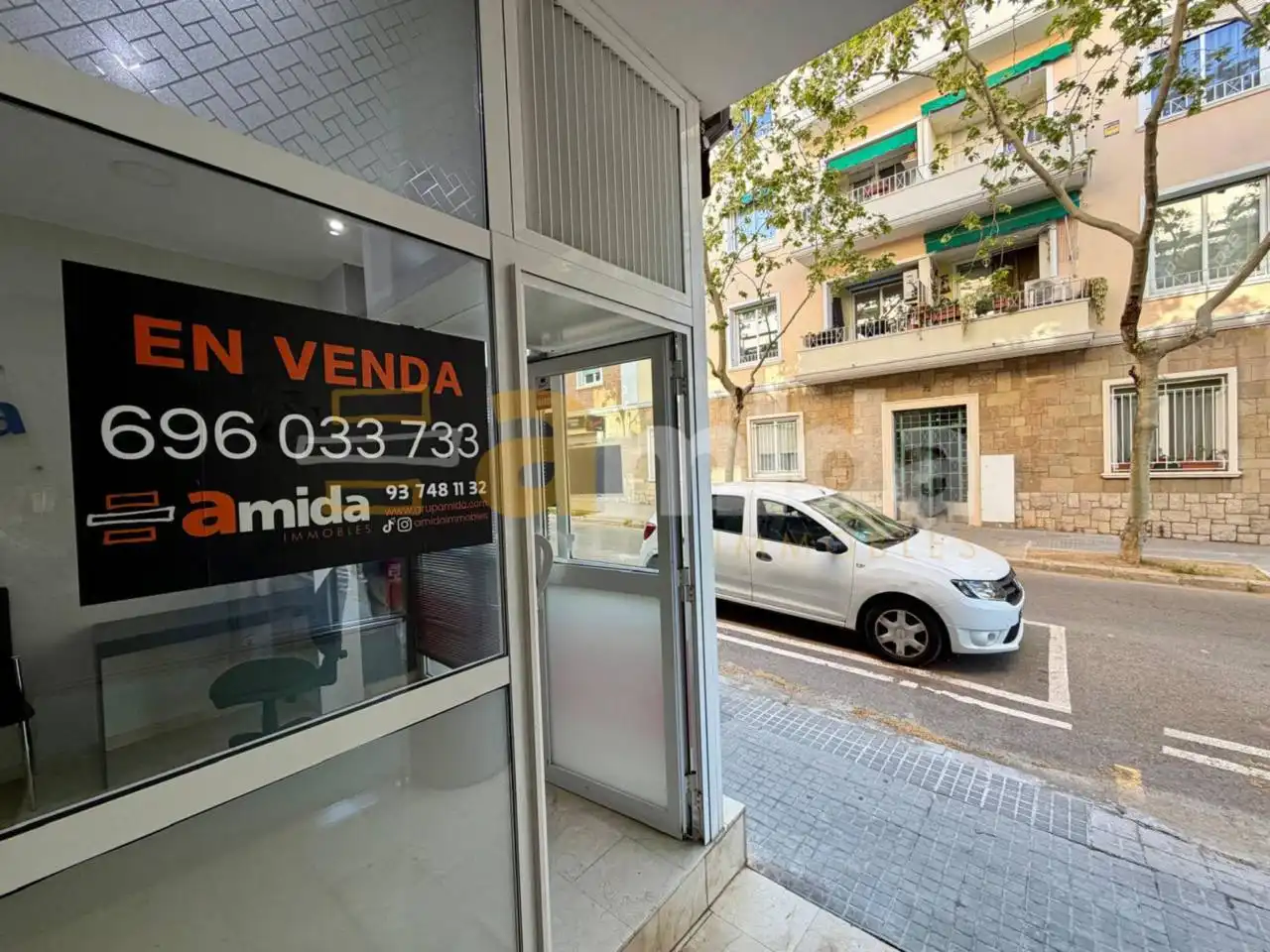 Vista exterior de Local en venta en Terrassa con Aire acondicionado y Alarma