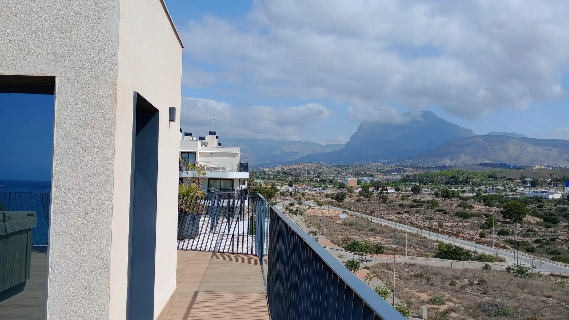 Vista exterior de Ático en venta en Villajoyosa / La Vila Joiosa con Aire acondicionado, Calefacción y Jardín privado