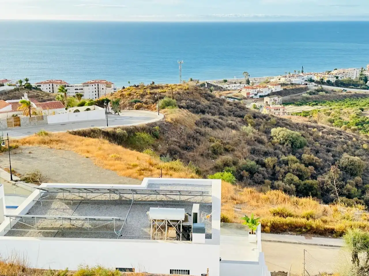 Vista exterior de Casa o xalet en venda en Nerja amb Aire condicionat, Calefacció i Jardí privat