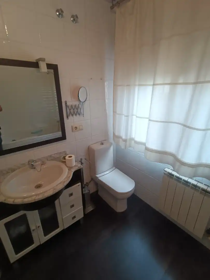 Bany de Casa o xalet en venda en Ciudad Real amb Aire condicionat, Calefacció i Jardí privat