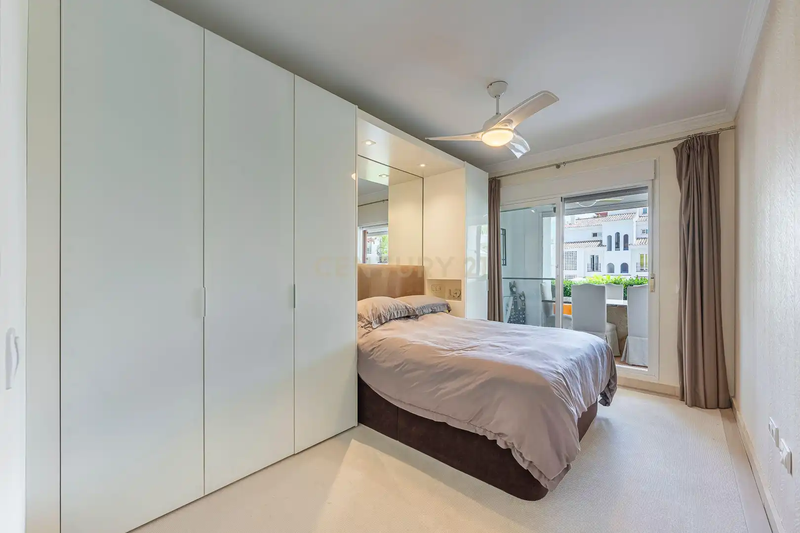 Habitación de Apartamento en venta en Marbella con Aire acondicionado, Jardín privado y Trastero