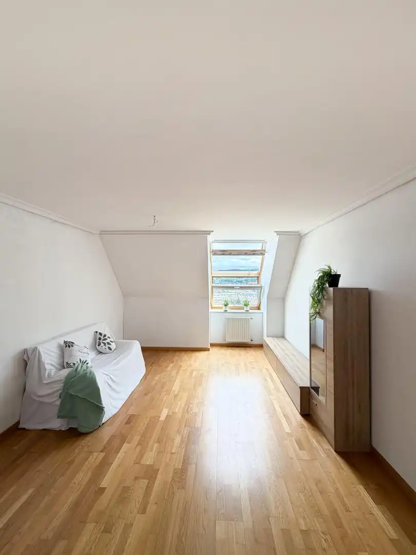 Bedroom of Attic for sale in Oviedo   with Heating, Parquet flooring and Storage room
