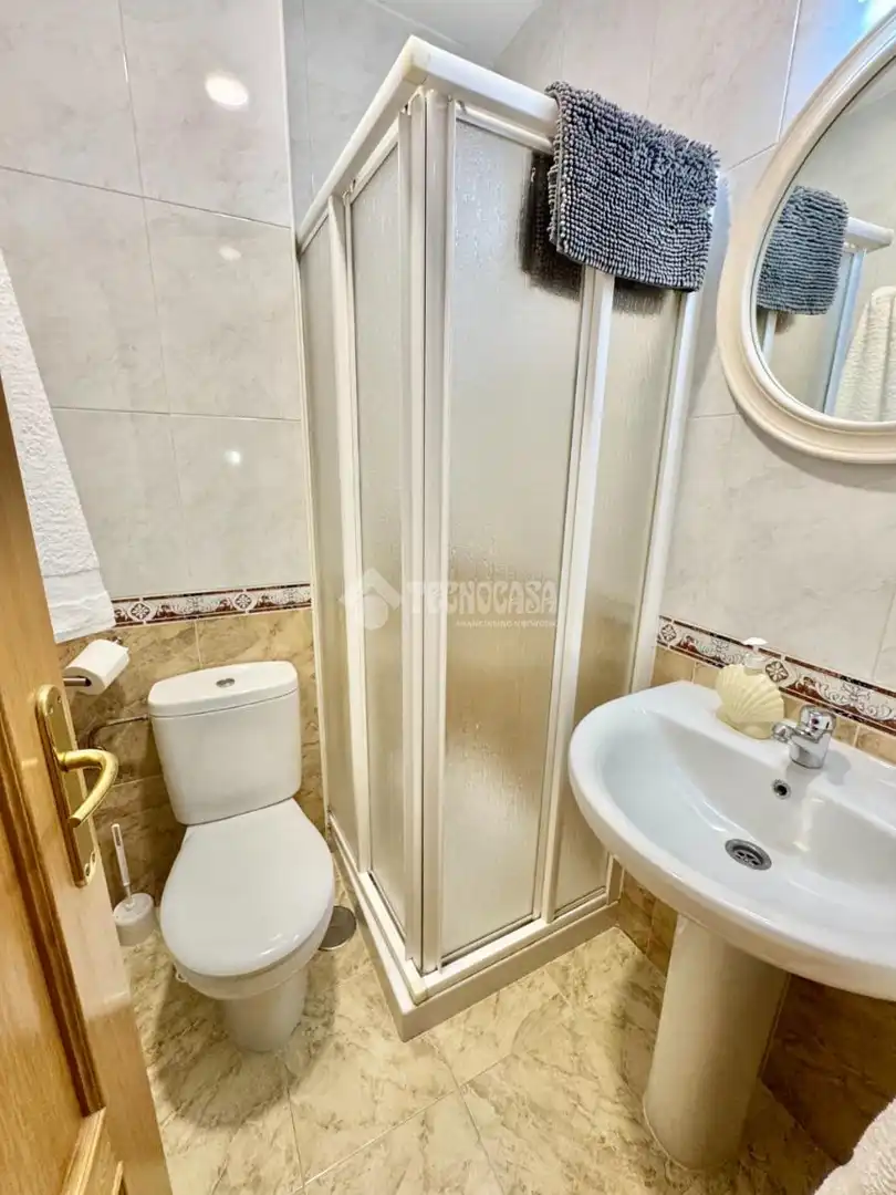 Baño de Casa adosada en venta en Espinosa de Henares con Jardín privado y Trastero