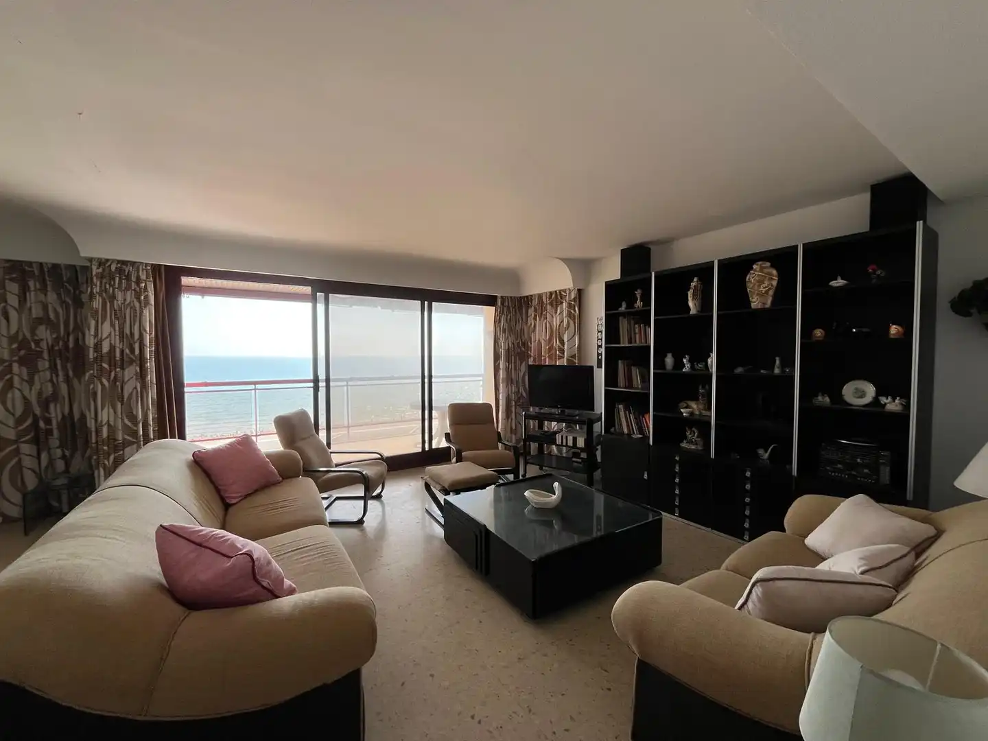 Sala de estar de Apartamento en venta en Gandia con Terraza, Amueblado y Piscina comunitaria
