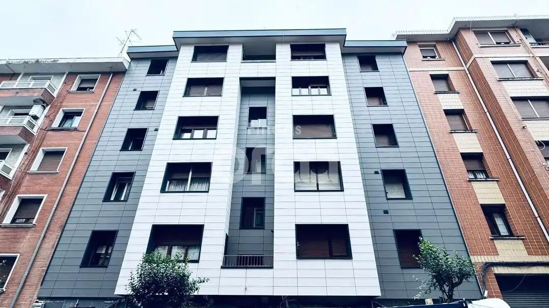 Vista exterior de Piso en venta en Santurtzi  con Calefacción