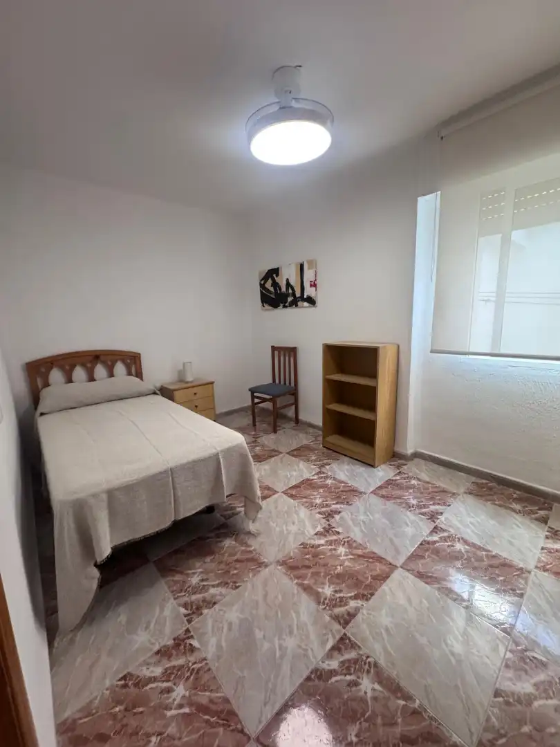 Habitación de Piso de alquiler en Málaga con Aire acondicionado, Amueblado y Horno