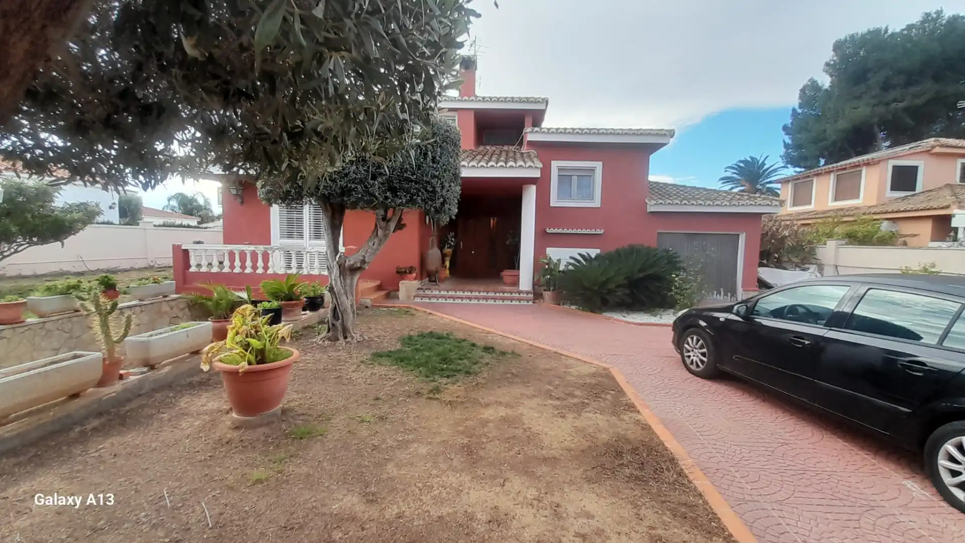 Vista exterior de Casa o xalet en venda en L'Eliana amb Calefacció, Jardí privat i Terrassa