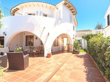 Casa pareada con balcón en venta en Calle Mar Blau N-01