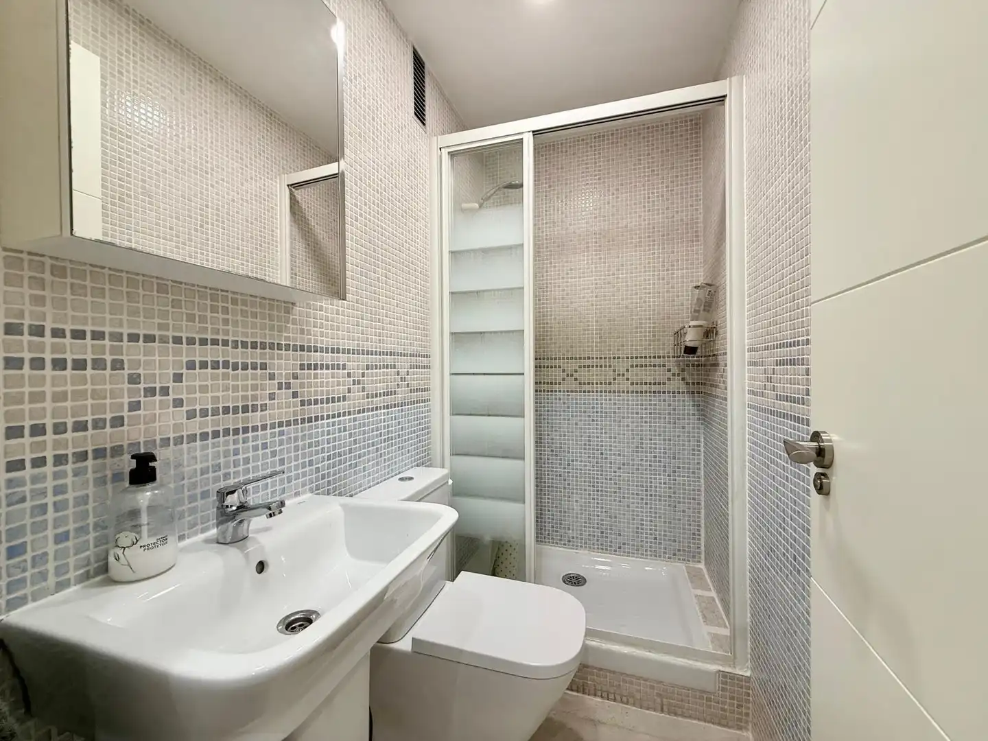Bathroom of Flat for sale in Roquetas de Mar  with Air Conditioner, Heating and Terrace