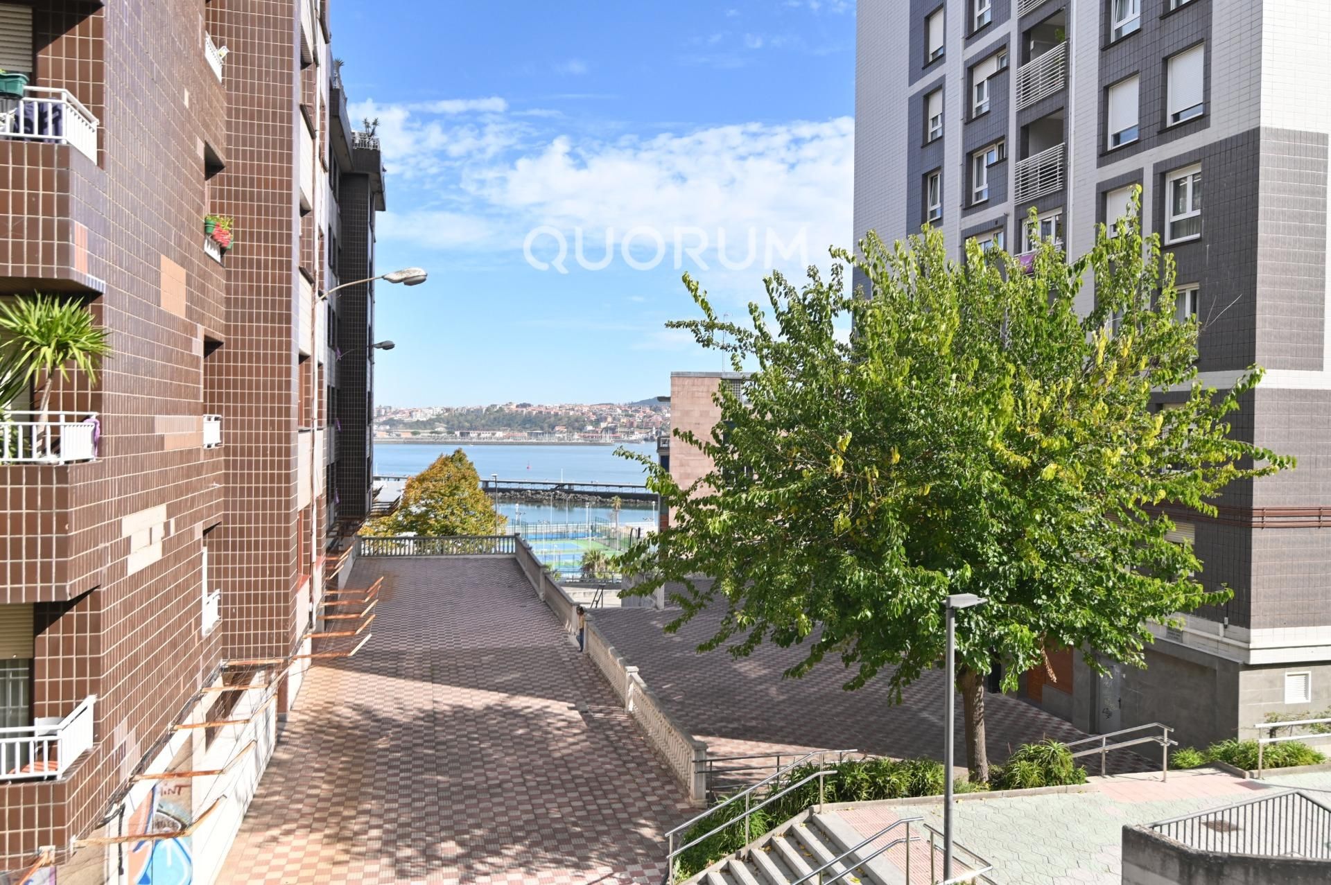 Exterior view of Flat for sale in Santurtzi   with Heating, Storage room and Alarm