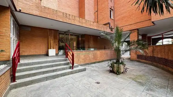 Außenansicht von Wohnung zur Miete in Granada mit Klimaanlage, Heizung und Waschmaschine
