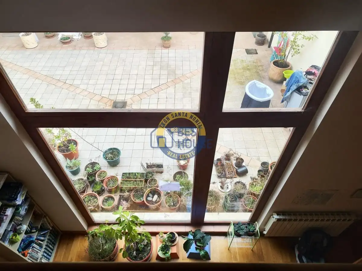 Terraza de Casa o chalet en venta en Villaquilambre con Calefacción, Jardín privado y Parquet
