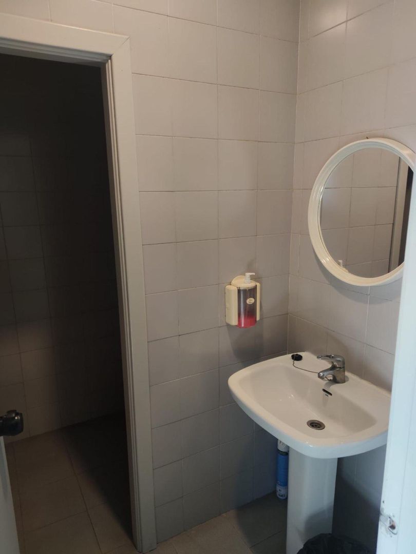 Bany de Nau industrial en venda en Peligros amb Alarma