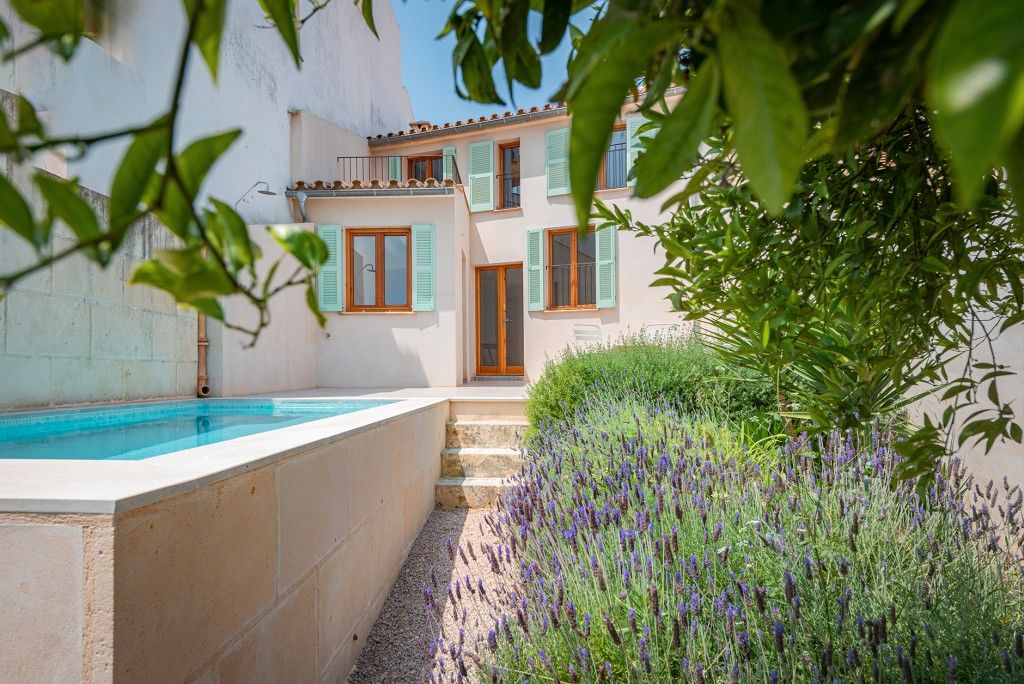 Jardí de Finca rústica en venda en Campanet amb Jardí privat, Parquet i Piscina