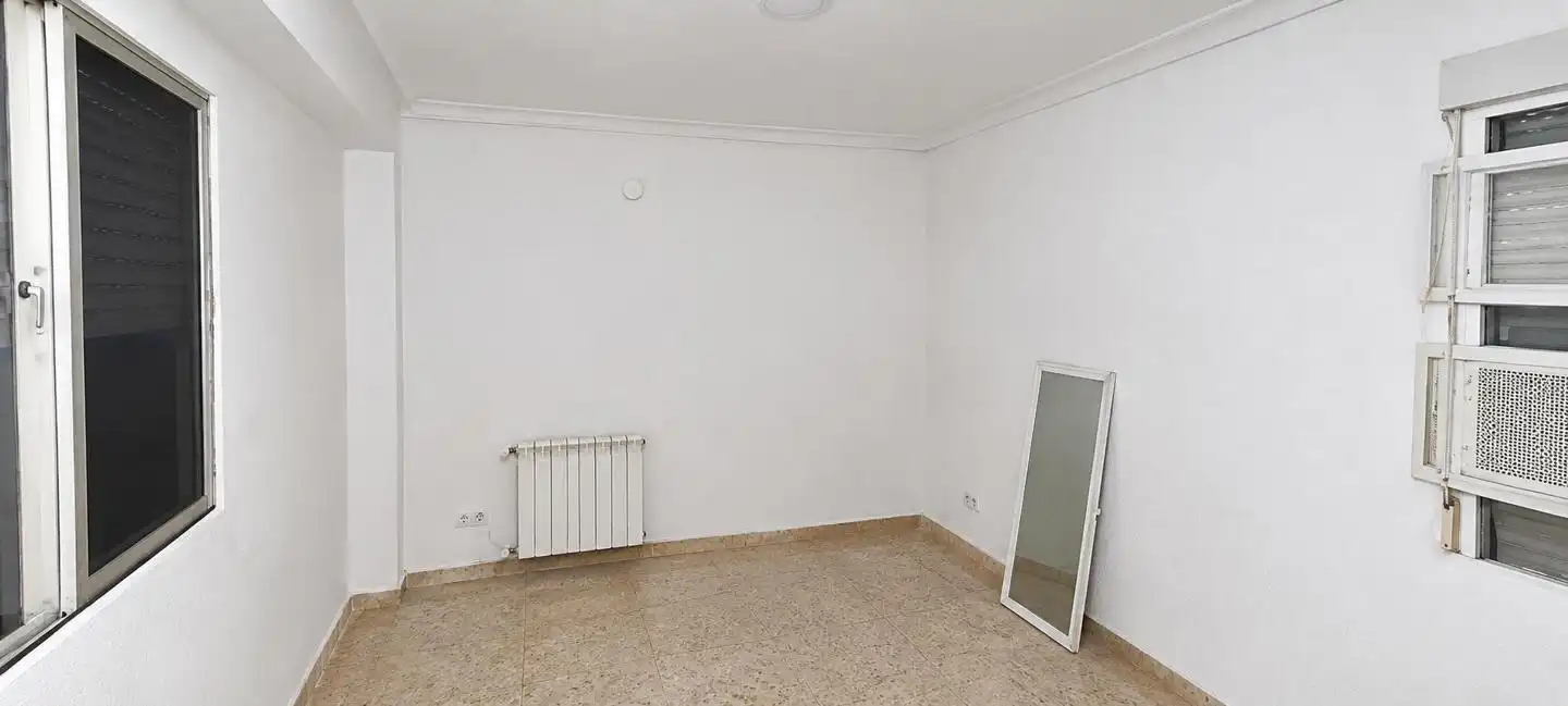 Habitación de Planta baja en venta en Madrid