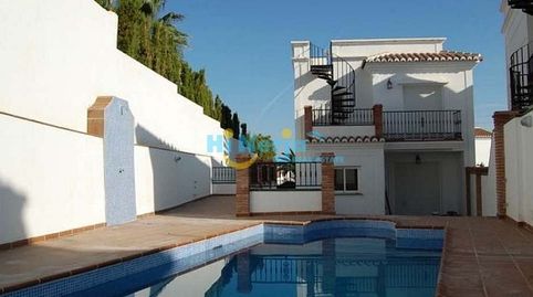 Villa 3 dormitorios piscina sotano Capistrano