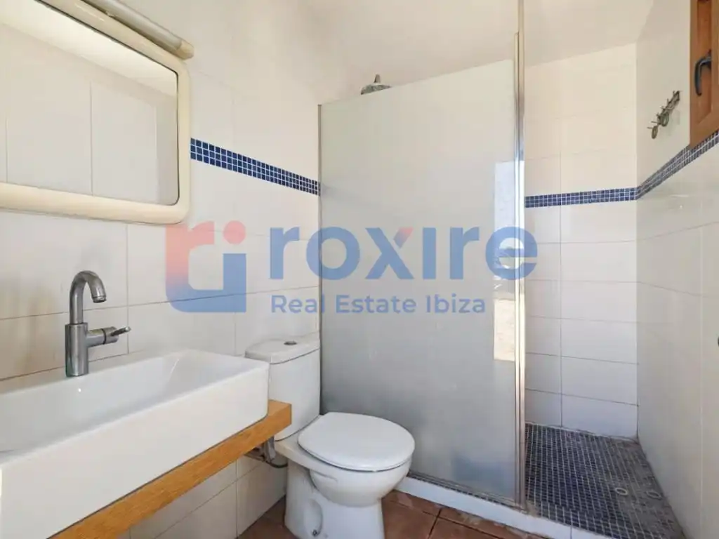 Bany de Casa o xalet en venda en Sant Josep de sa Talaia amb Aire condicionat, Jardí privat i Terrassa