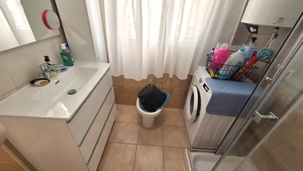 Bany de Apartament en venda en Torremolinos amb Aire condicionat, Calefacció i Moblat