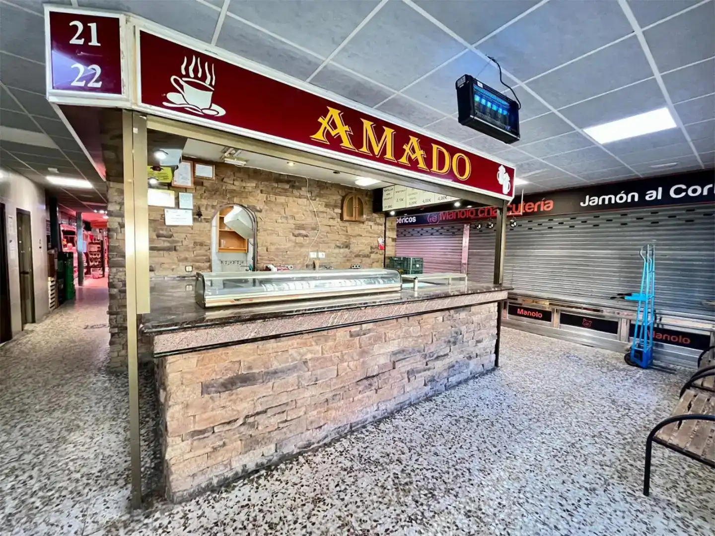 Local en venda en Madrid amb Moblat