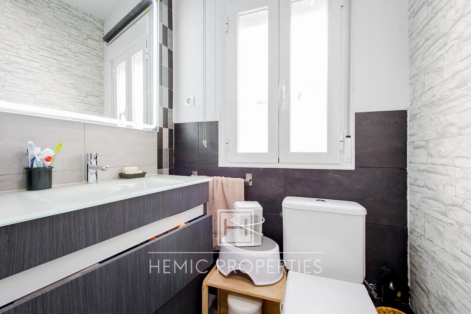Baño de Apartamento en venta en Madrid con Aire acondicionado, Calefacción y Parquet