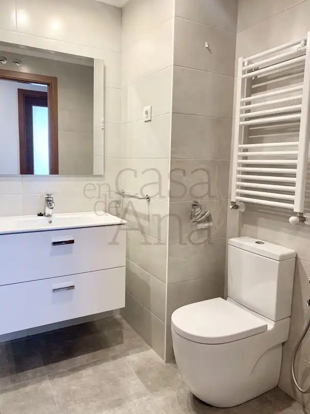 Baño de Piso de alquiler en Bilbao  con Calefacción, Jardín privado y Trastero