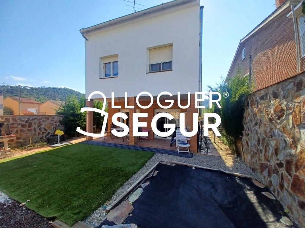 Vista exterior de Casa o xalet de lloguer en Dosrius amb Calefacció i Terrassa