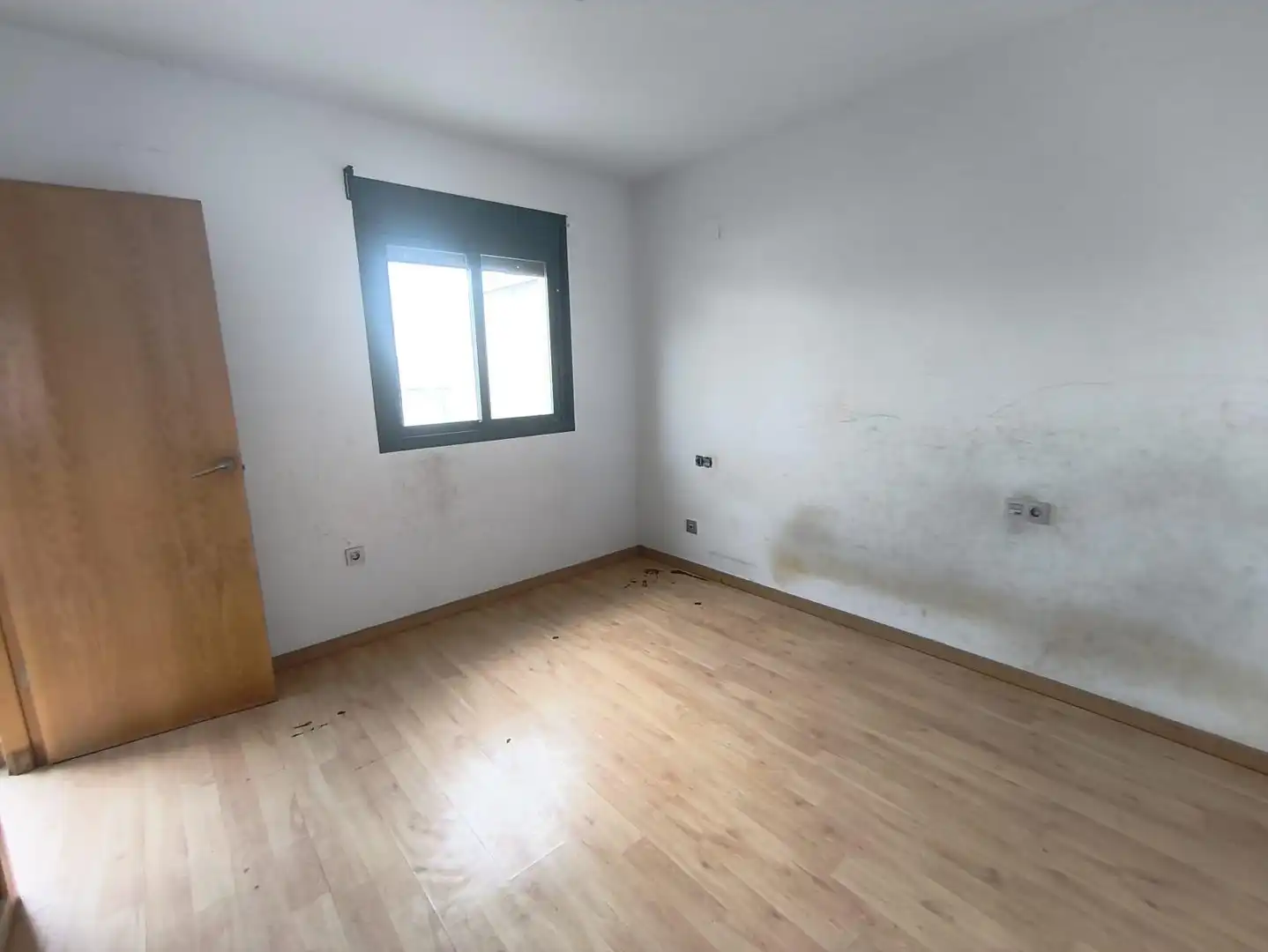 Schlafzimmer von Dachboden zum Verkauf in Pulianas mit Terrasse und Balkon