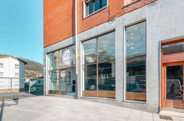 Local comercial en Venta en Calle de Evaristo Valle, 38 en Milán - Pumarín