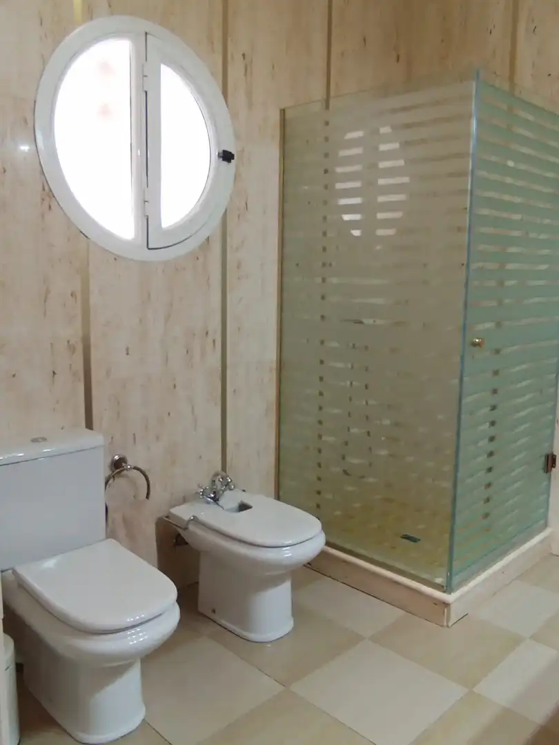 Badezimmer von Haus oder Chalet zum Verkauf in Córdoba mit Klimaanlage, Heizung und Terrasse