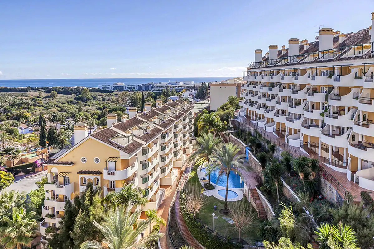 Vista exterior de Oficina en venda en Marbella amb Aire condicionat, Moblat i Internet