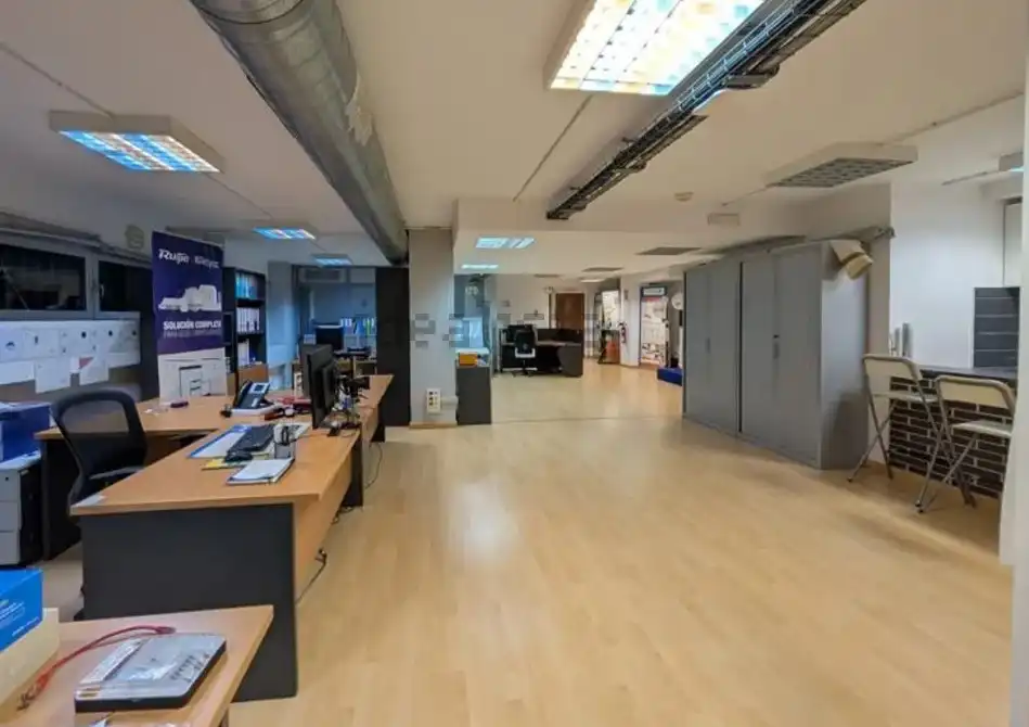 Büro zum Verkauf in Barcelona mit Klimaanlage und Heizung