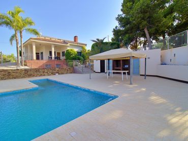 Xalet amb piscina en venda a Peña de las Águilas