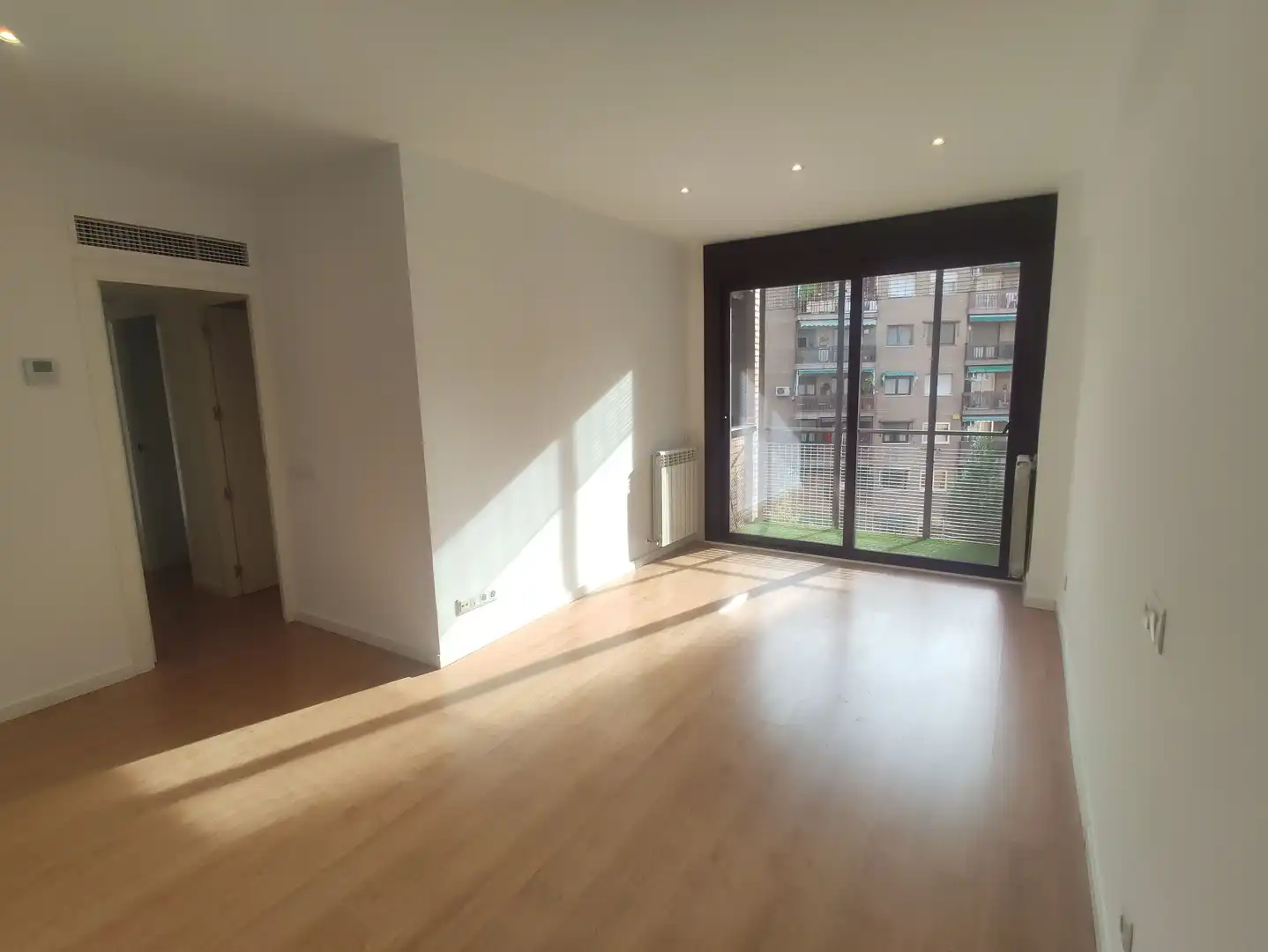 Sala d'estar de Pis de lloguer en Madrid amb Aire condicionat, Calefacció i Jardí privat