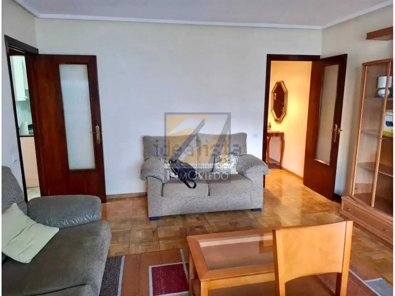 Sala de estar de Piso en venta en Oviedo  con Calefacción, Parquet y Amueblado