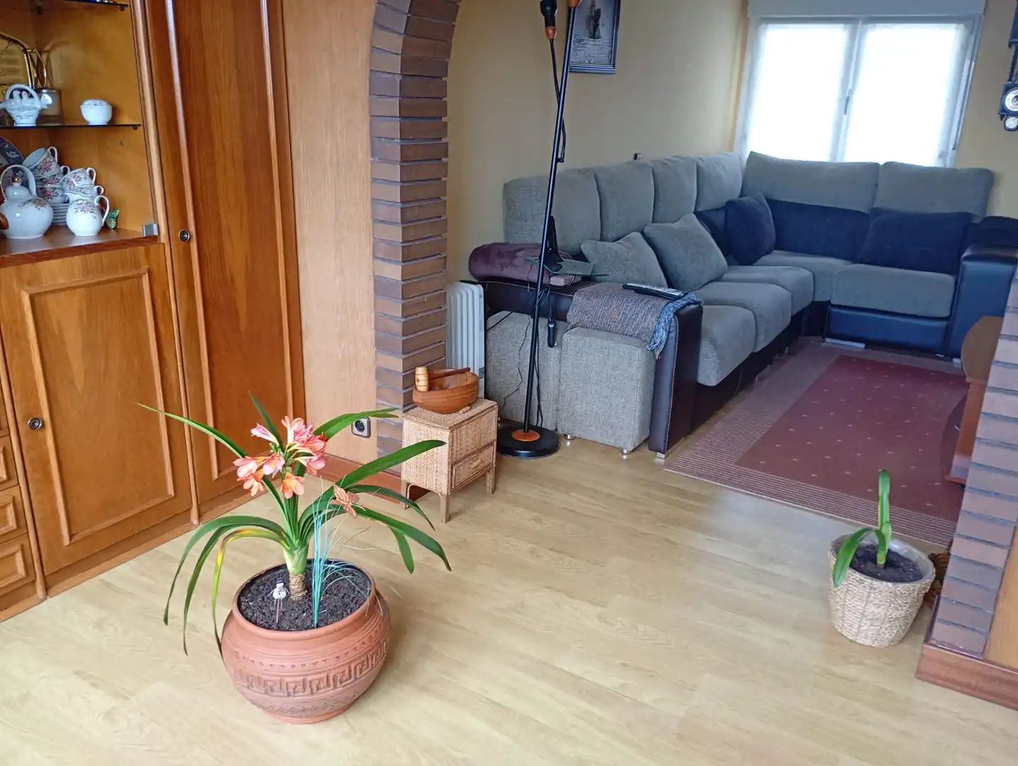 Living room of Flat for sale in Gijón   with Parquet flooring, Furnished and Oven